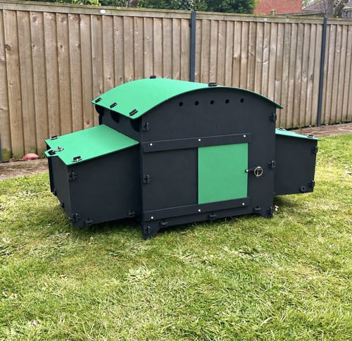 Large plastic chicken coop - plastic,