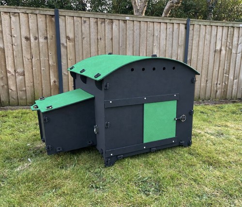 Large plastic chicken coop - plastic,