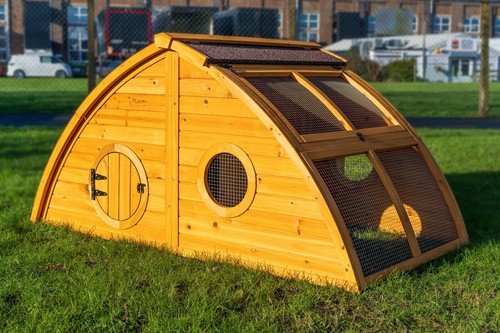 Large chicken coop - large,
